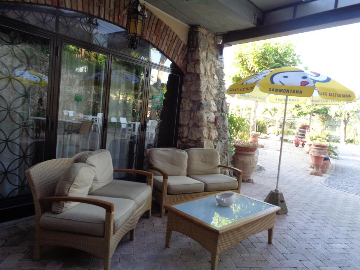 Hotel Rosati Чиуси Екстериор снимка